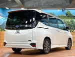 VOXY HYBRID