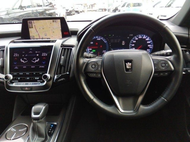 CROWN sedan hybrid