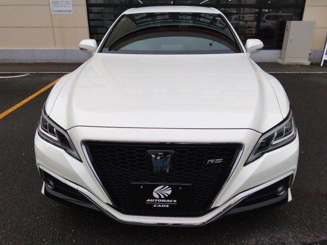 CROWN sedan hybrid