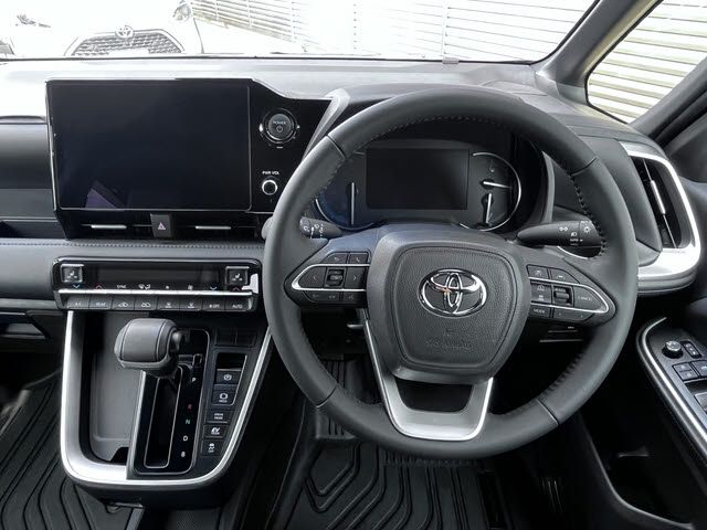 VOXY HYBRID