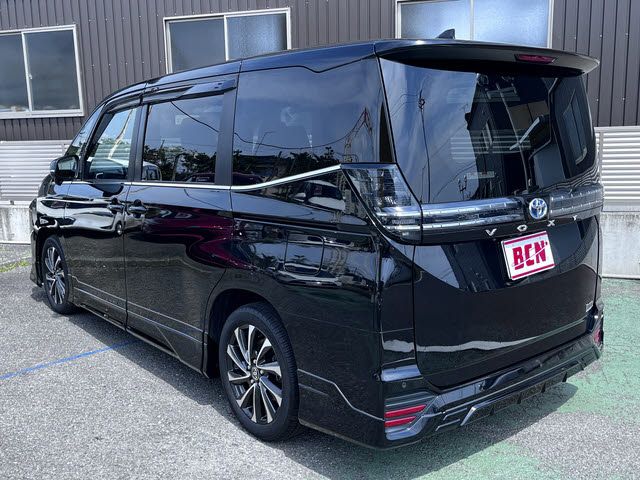 VOXY HYBRID