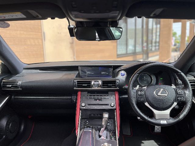 LEXUS IS300h AWD
