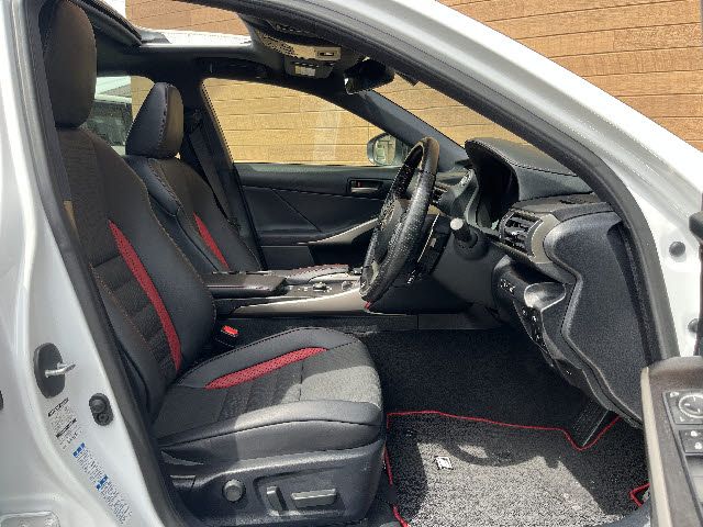 LEXUS IS300h AWD