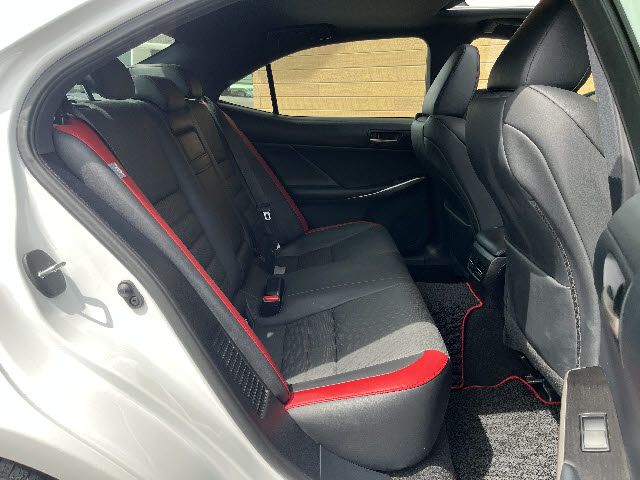 LEXUS IS300h AWD