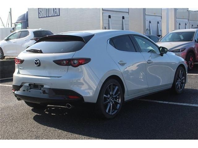 MAZDA3 FASTBACK
