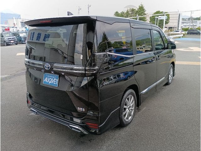 VOXY HYBRID