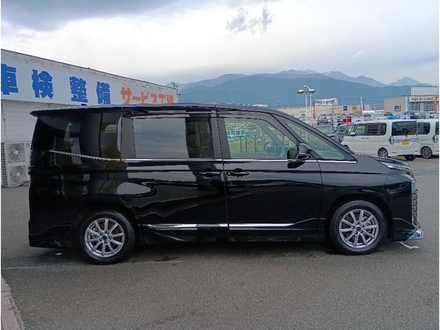VOXY HYBRID