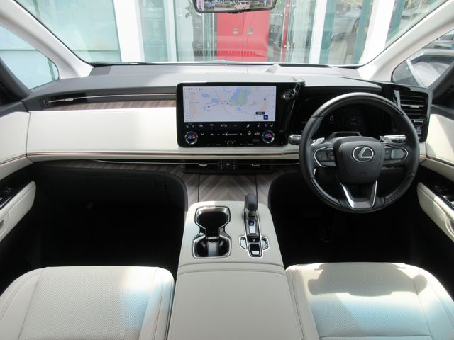 Lexus LM500h