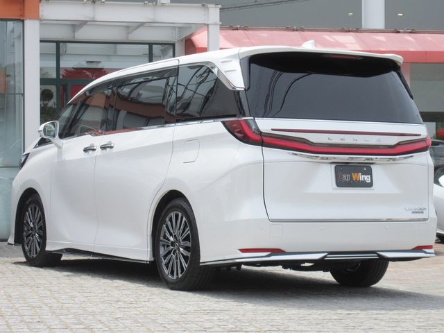 Lexus LM500h
