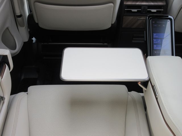 Lexus LM500h