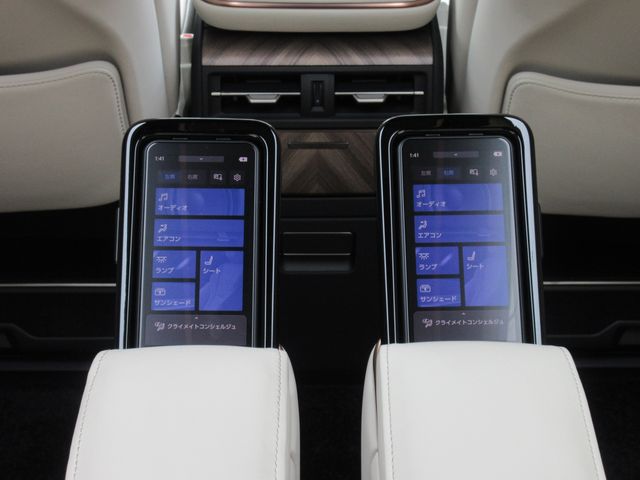 Lexus LM500h