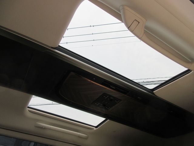 Lexus LM500h