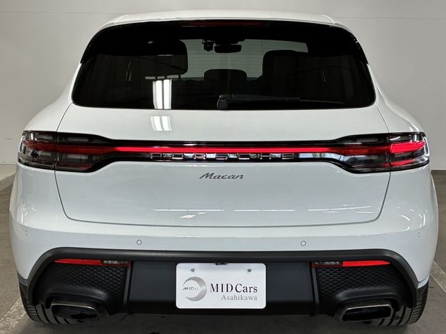 PORSCHE Macan