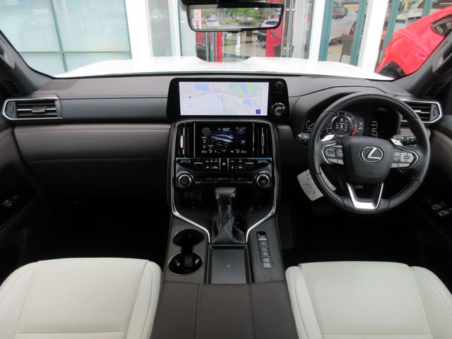 LEXUS LX600