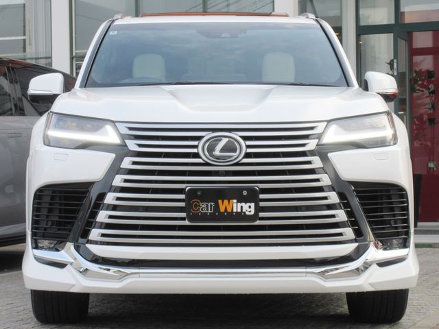LEXUS LX600