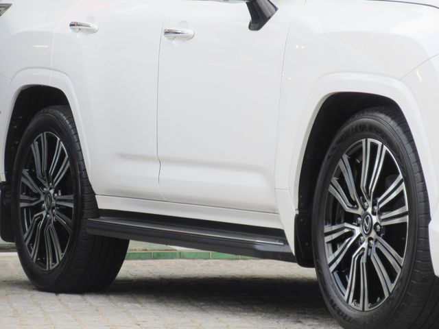LEXUS LX600