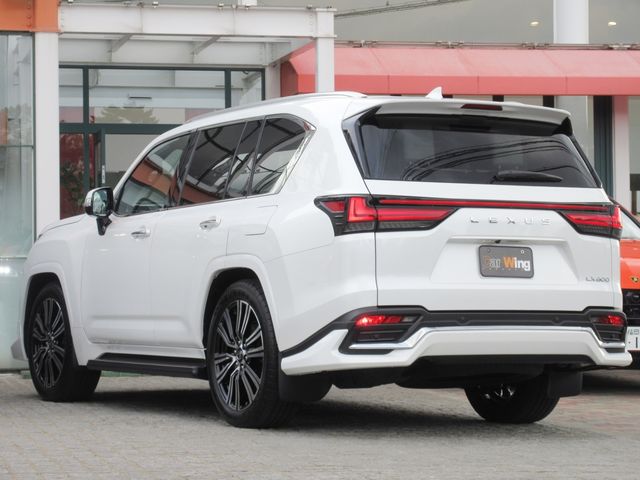 LEXUS LX600