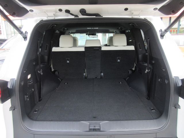LEXUS LX600