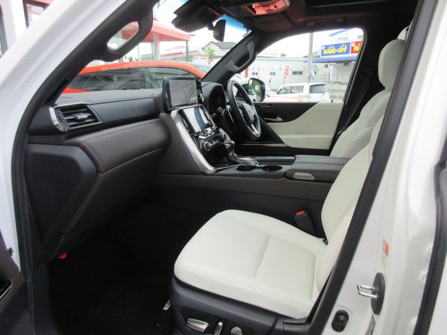 LEXUS LX600