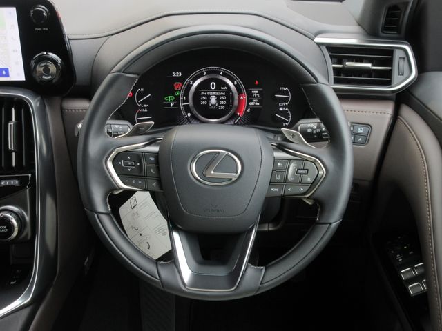 LEXUS LX600
