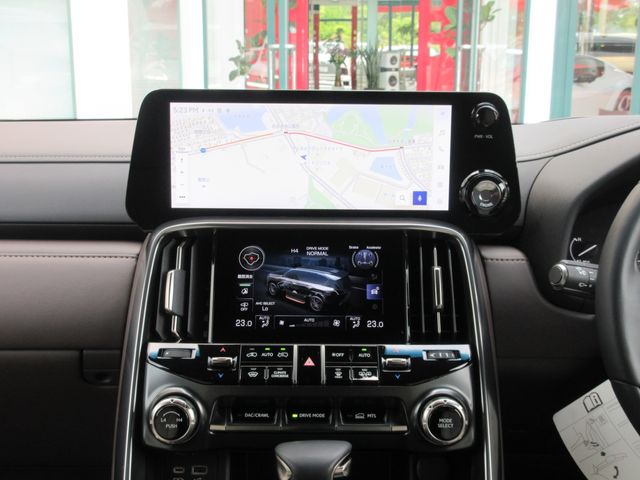 LEXUS LX600
