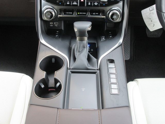 LEXUS LX600