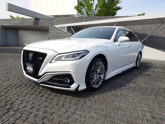 CROWN sedan hybrid