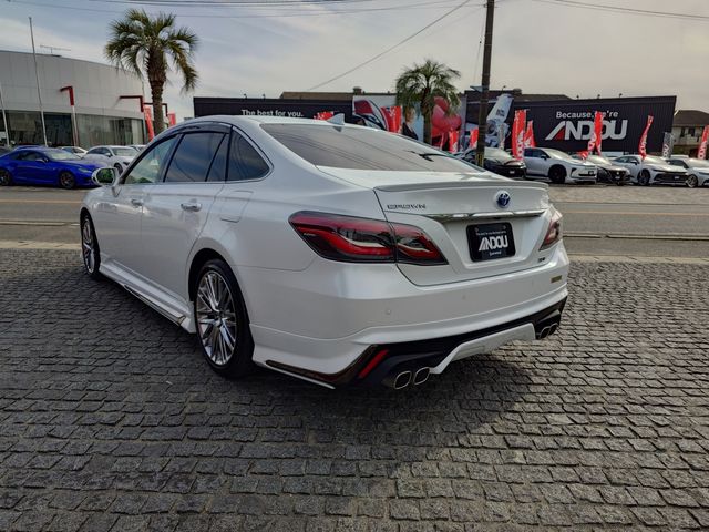 CROWN sedan hybrid