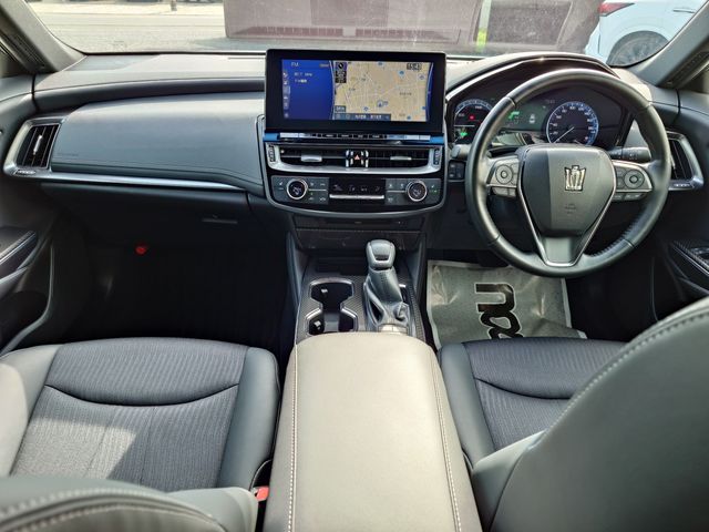 CROWN sedan hybrid