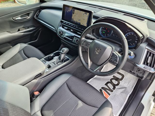 CROWN sedan hybrid