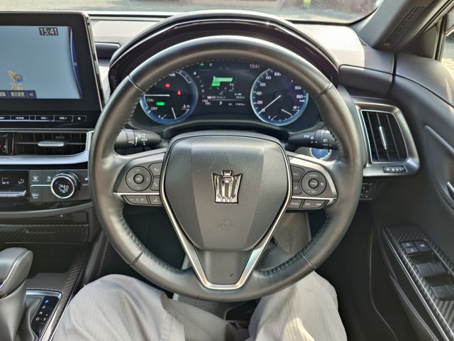 CROWN sedan hybrid