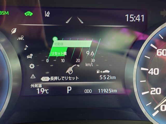 CROWN sedan hybrid