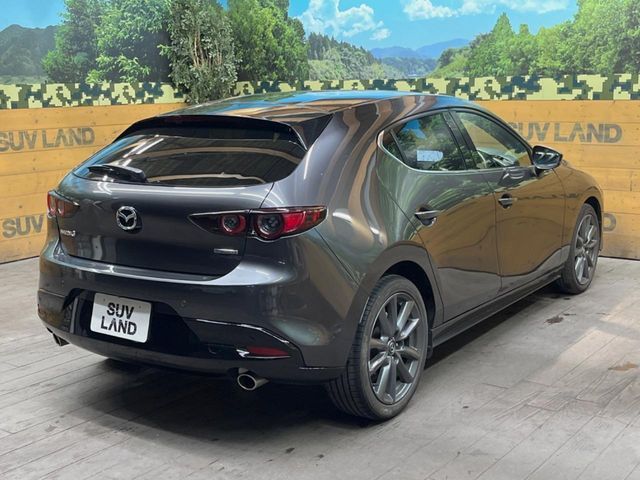 MAZDA3 FASTBACK