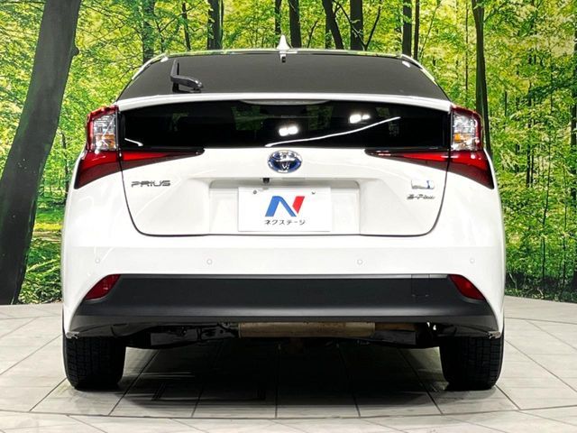 PRIUS 4WD