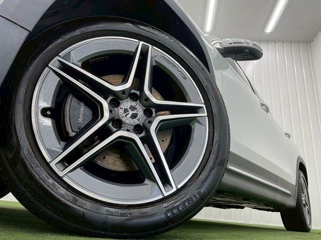 MERCEDES BENZ GLB