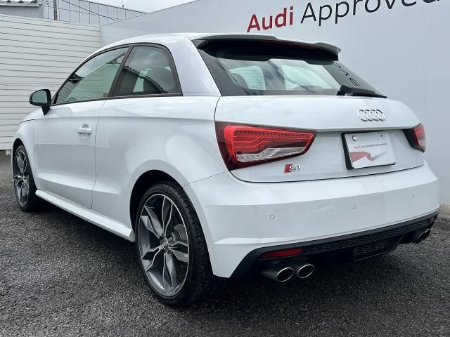 AUDI S1
