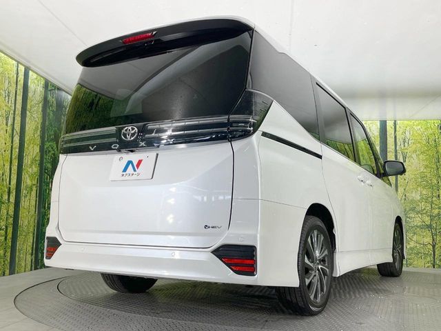 VOXY HYBRID