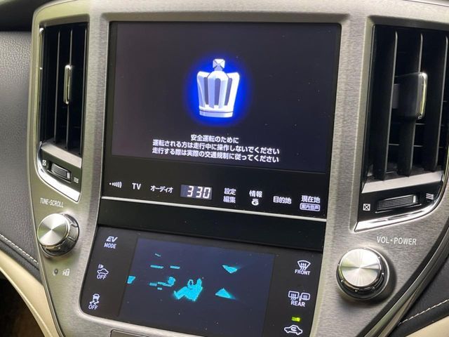 CROWN sedan hybrid