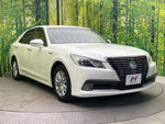 CROWN sedan hybrid