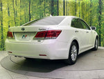 CROWN sedan hybrid