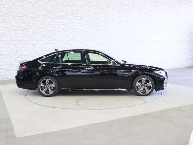 CROWN sedan