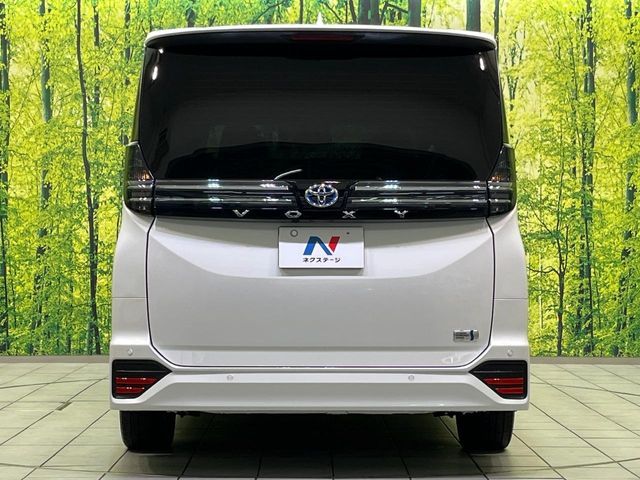 VOXY HYBRID