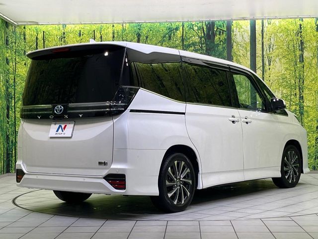 VOXY HYBRID