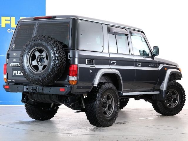 LANDCRUISER van