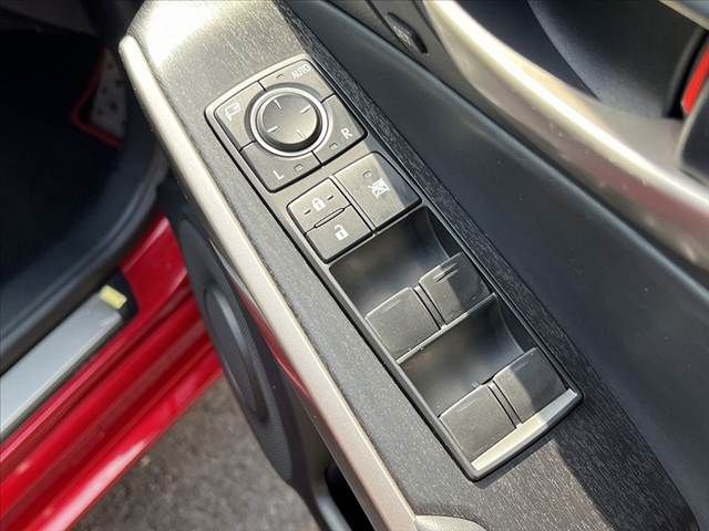 LEXUS IS300h