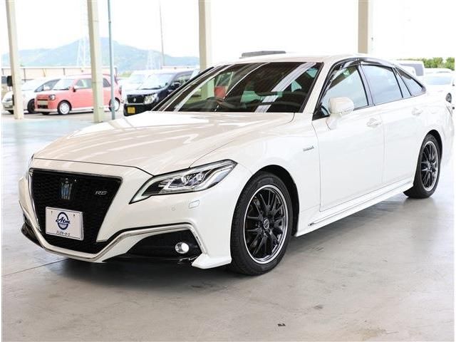 CROWN sedan hybrid