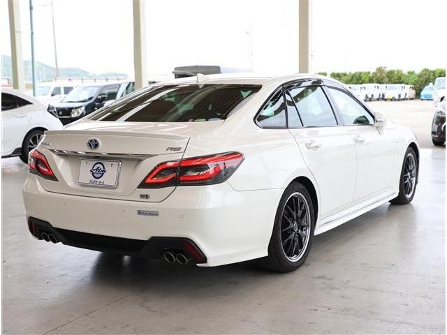 CROWN sedan hybrid