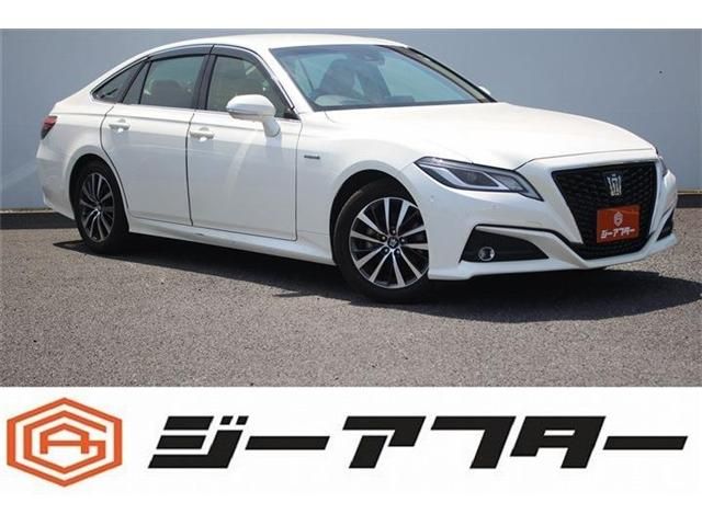 CROWN sedan hybrid