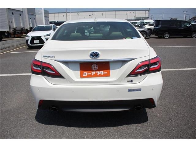 CROWN sedan hybrid