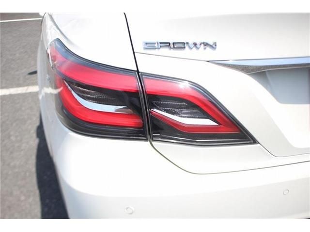 CROWN sedan hybrid